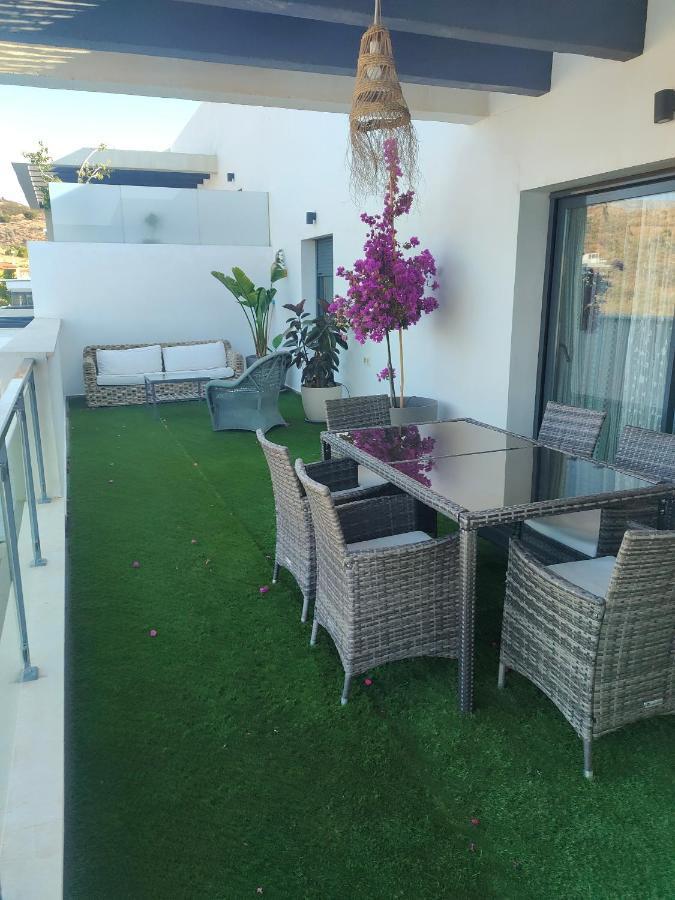 Апартаменты Atico Con Piscina, Golf, Vistas Al Mar Торре-де-Бенагальбон Экстерьер фото